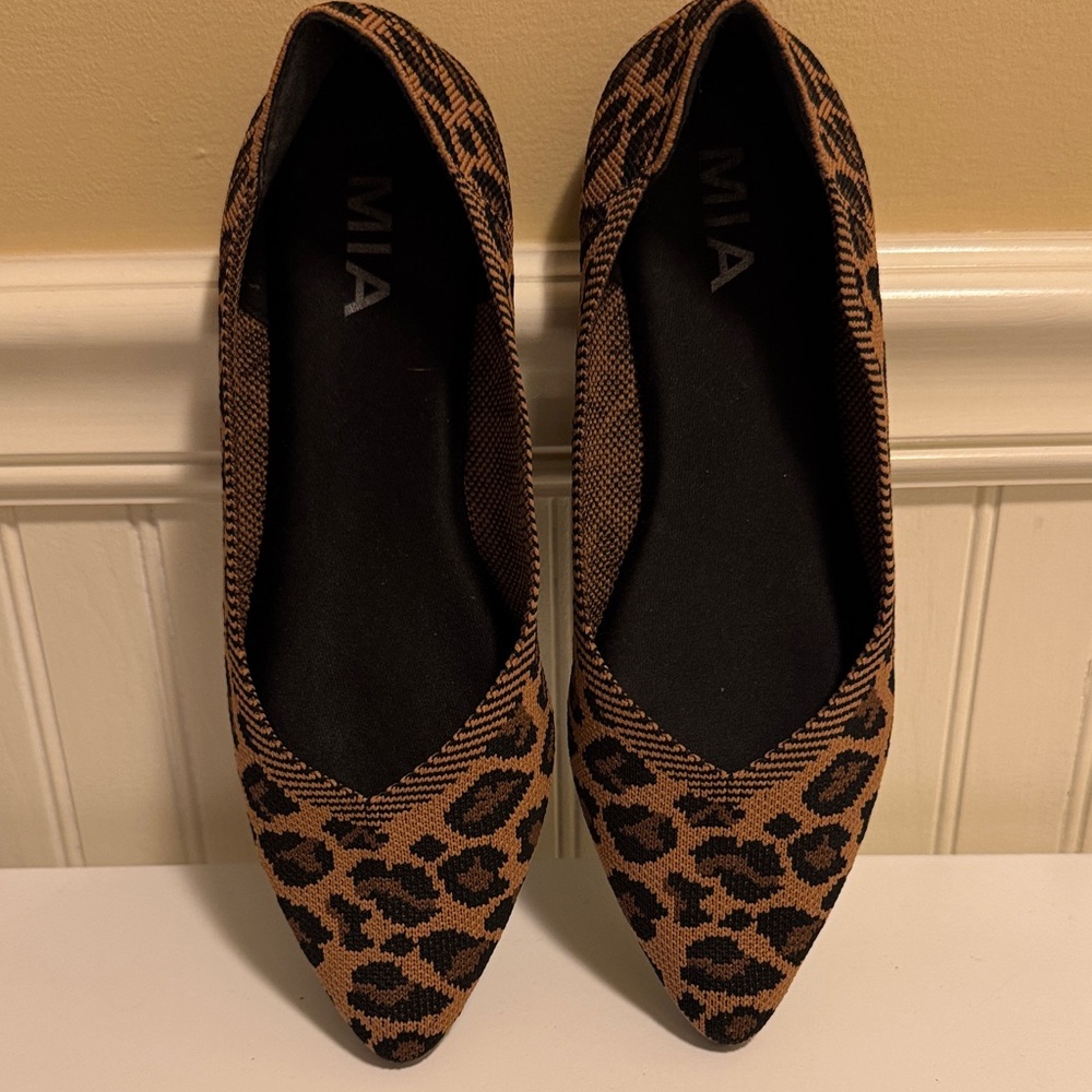 MIA Leopard Knit Pointed Toe Flats in Brown and Black